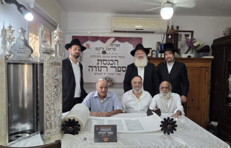 האחים למשפחת בן חמו בכתיבת האותיות